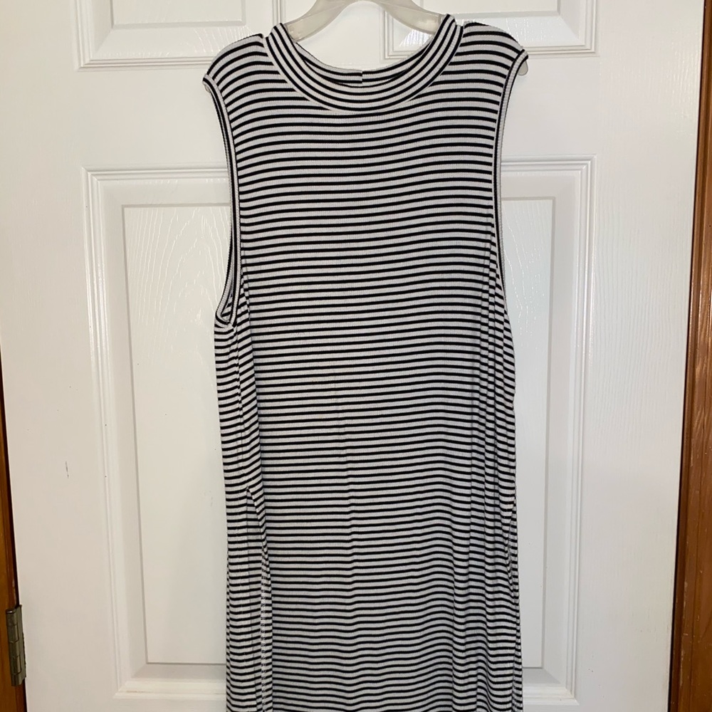 Striped tank. Slit on the sides